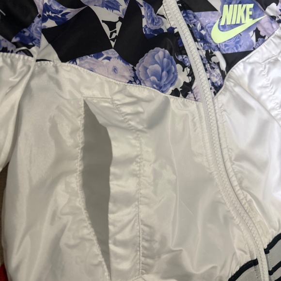 Girls Nike jacket size small - Picture 2 of 3